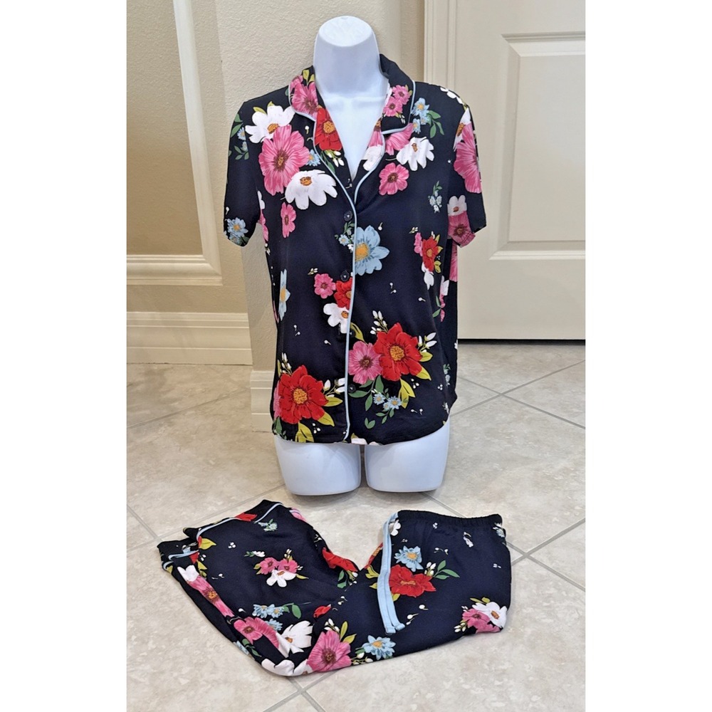 Room Service Size S 2 Piece Button Up Capri Pajama Set Black Floral Loungewear